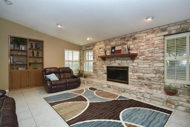 Building Photo - 40101 Heritage Holw
