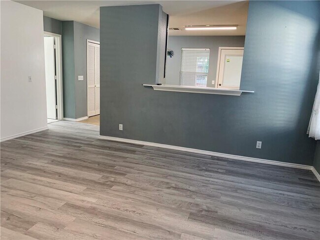 Building Photo - 400 Celery Loop