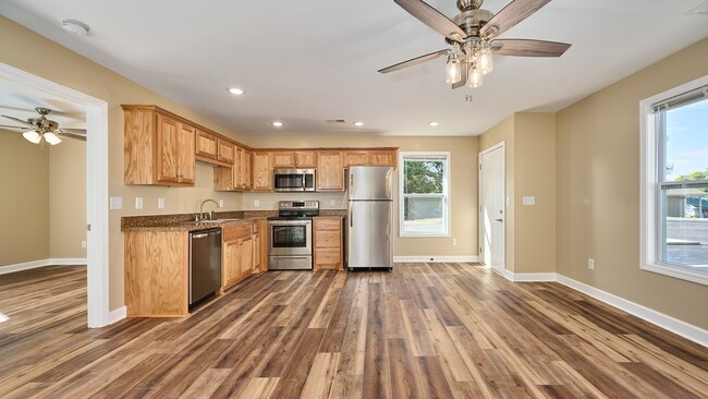 Building Photo - Now Showing: 1BR, 1BA duplex (Do not apply...