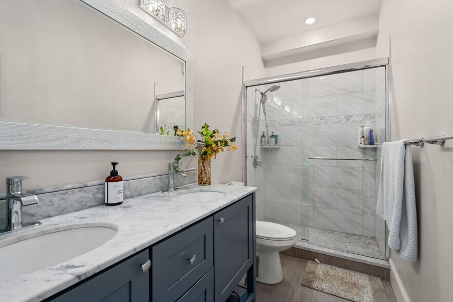 Building Photo - 338 Meridian St