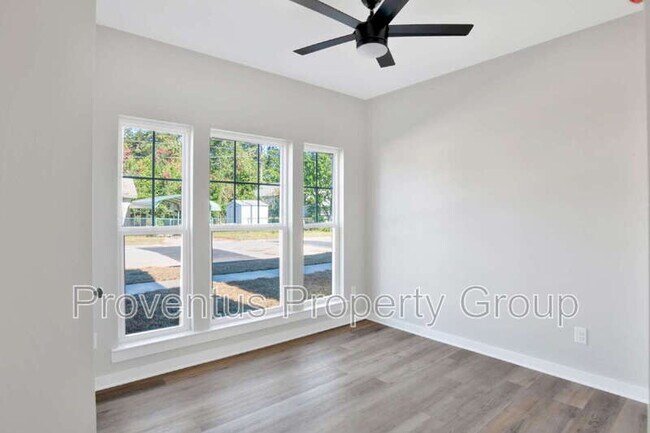 Building Photo - 1020 N D St