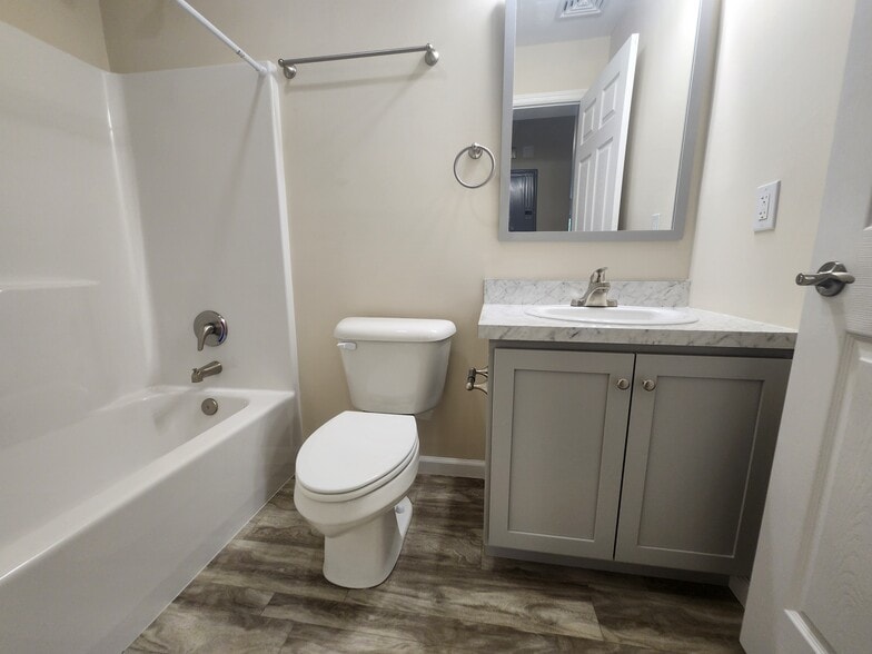 Building Photo - 60 Nicholas Ln