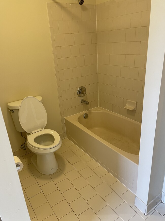 Building Photo - 210 Earhart Ct