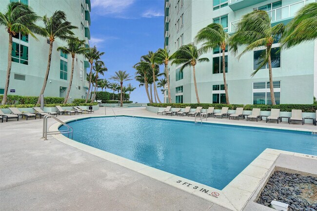 Building Photo - 1900 N Bayshore Dr