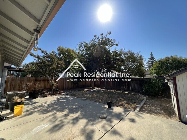 Building Photo - Charming 3 bd/2 ba Elk Grove Home!