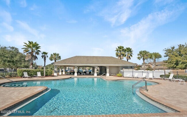 Building Photo - 677 Scrub Jay Dr