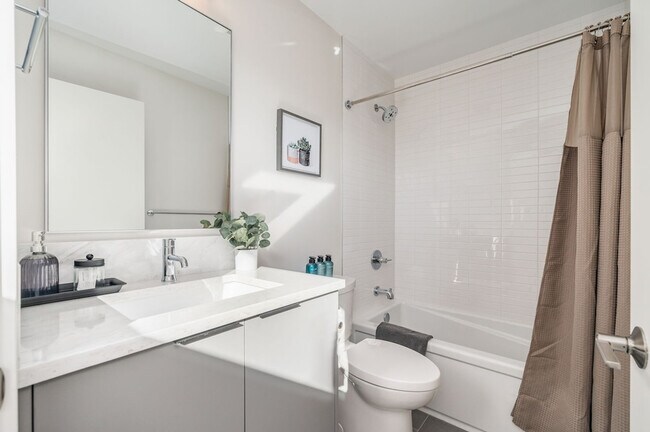 Building Photo - 4205 Evanston Ave N