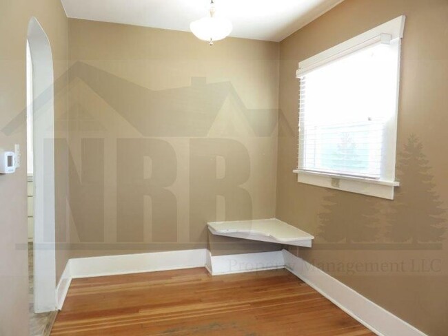 Building Photo - Stunning 2 bd 1 ba House with a basement a...
