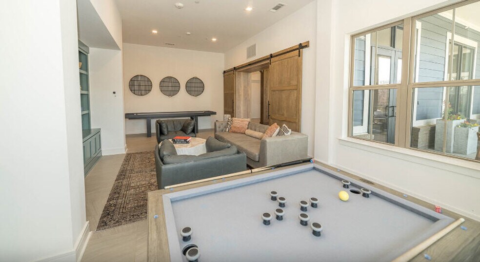 Building Photo - 611 Cooper River Cir