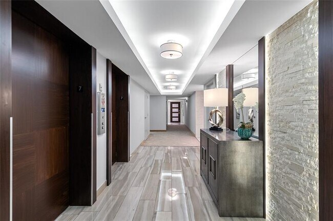 Building Photo - 777 Bayshore Dr