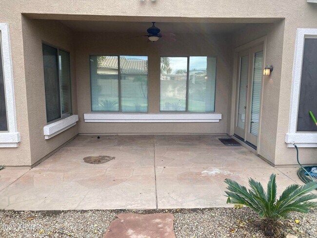 Building Photo - Beautiful 4 bedroom/ 2bath all on one story.