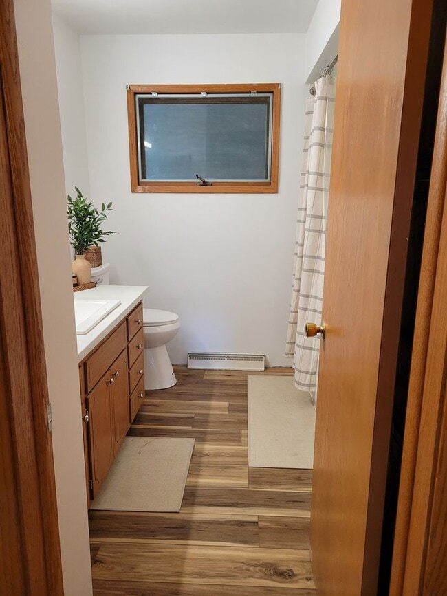 Building Photo - 3 Bedroom Unit