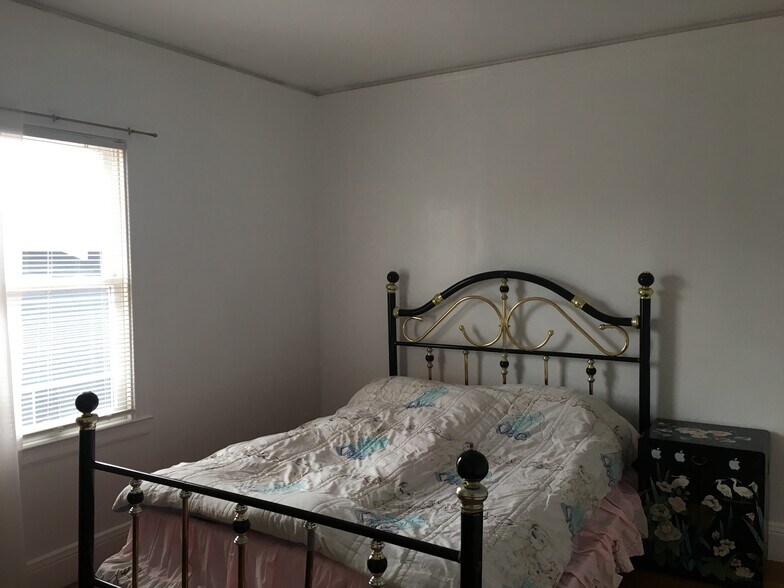 Building Photo - 918 Ramona Ave