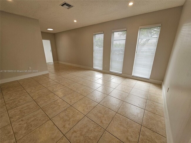 Building Photo - 2509 Hayes St