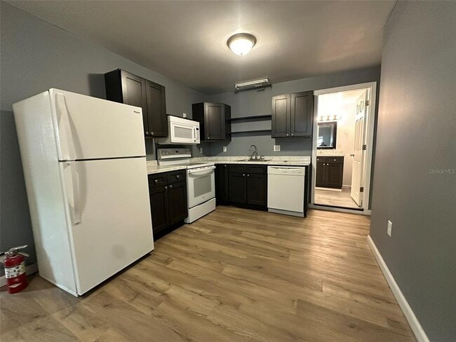 Building Photo - 655 NE Waldo Rd