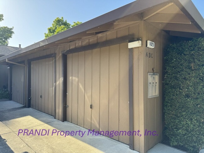 Building Photo - Charming 1-Bedroom Home with Bonus Room, U...