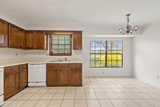Building Photo - 116 Longfellow Dr