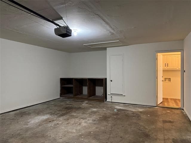 Building Photo - 2217 Woodcreek St