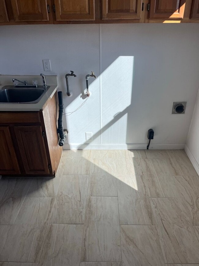 Building Photo - 3636 Beecher Rd