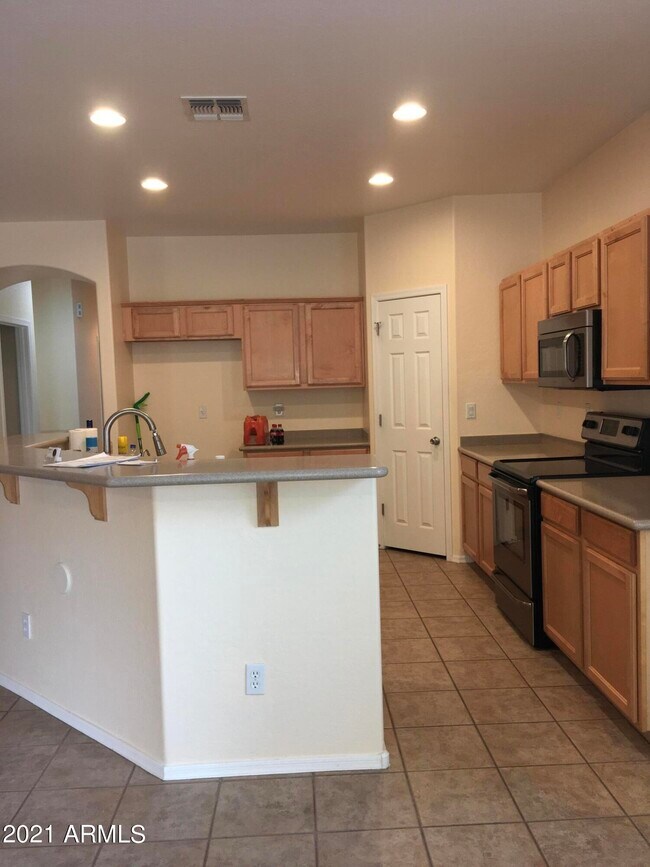 Building Photo - 2533 W Apollo Rd