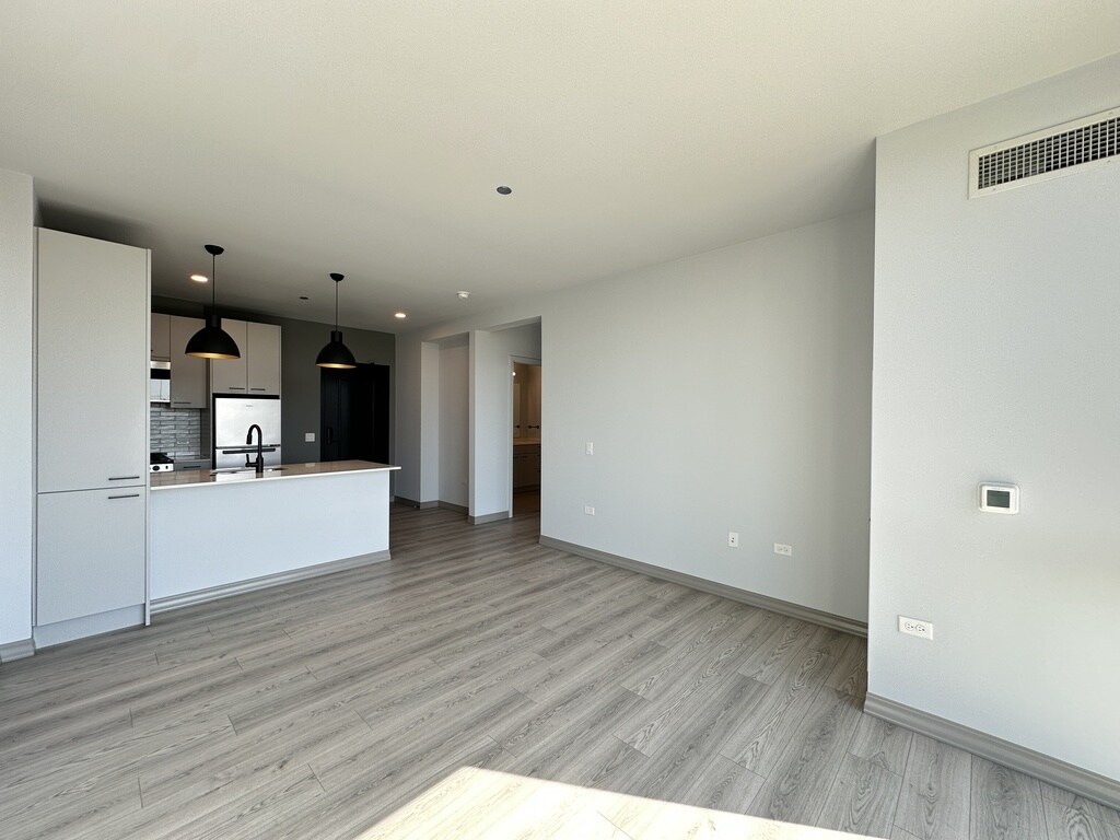 Building Photo - 2155 N Elston Ave