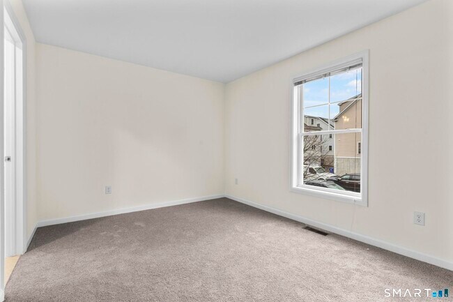 Building Photo - 15 W Main St