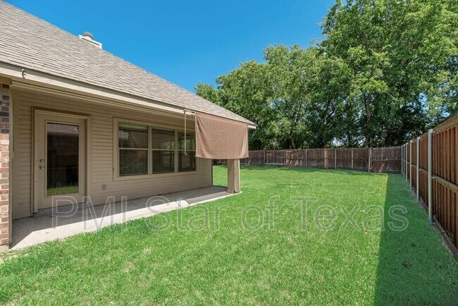 Building Photo - 7600 Shasta Dr