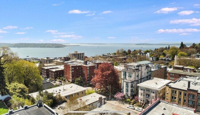 Interior Photo - 1415 1st Avenue Apartments
