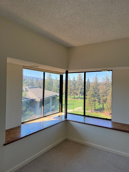 Building Photo - 1290 Sharon Park Dr