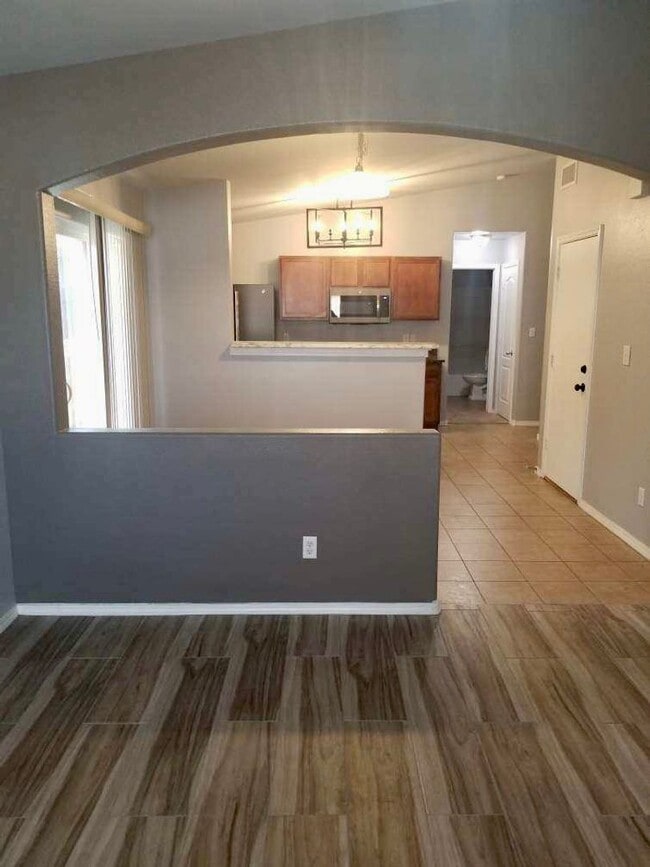 Building Photo - 5095 Kensington Way