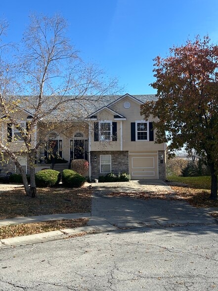 Primary Photo - 1211 NW Ashley Ln