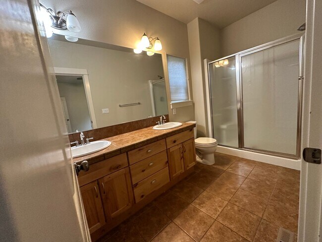 Building Photo - Cozy 3 Bed, 2 Bath Home located on the Eastside of Bend!