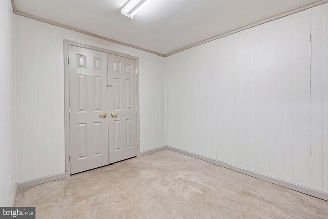 Building Photo - 13 Fox Run Ct