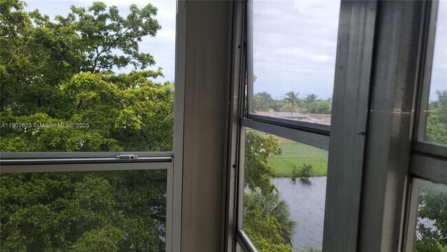 Building Photo - 4731 NW 10th Ct