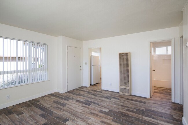 Building Photo - OPEN HOUSE: 12/13 1-2PM ~ Studio in La Jolla ~ 1 MILE from Beach!