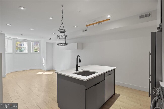 Building Photo - 1963 Biltmore St NW