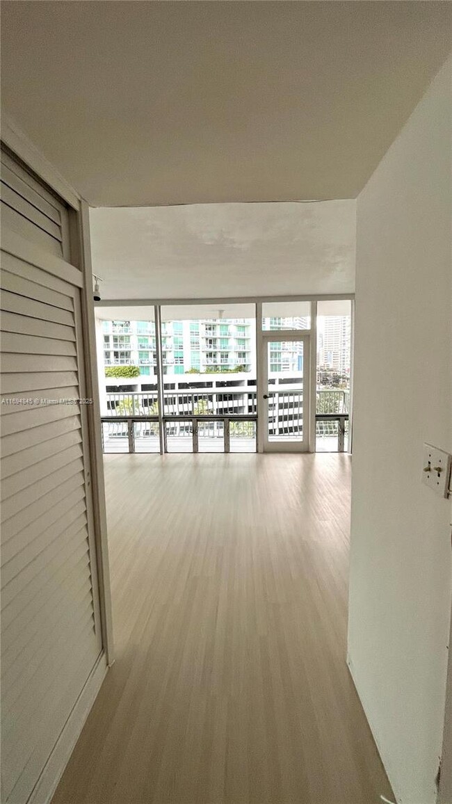 Building Photo - 1408 Brickell Bay Dr