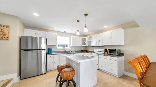 Building Photo - 445 Gulf Shore Dr