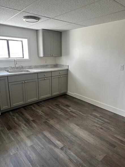 kitchen sink - 129 Washington St