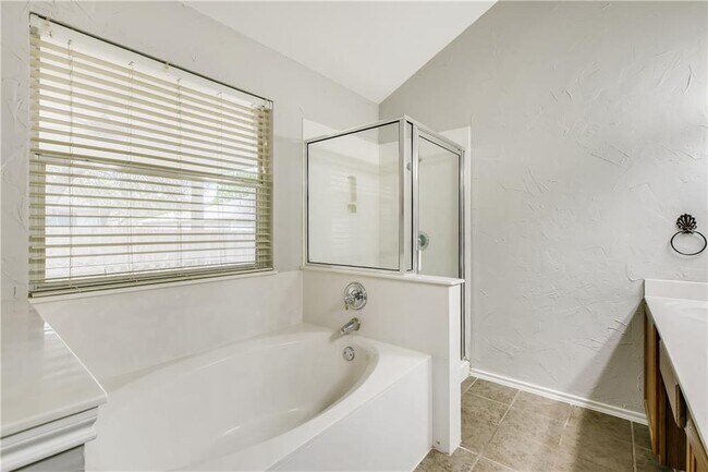 Building Photo - 1504 Julianas Way