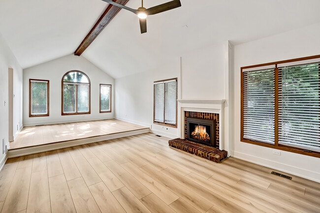 Building Photo - 5615 S Elm St