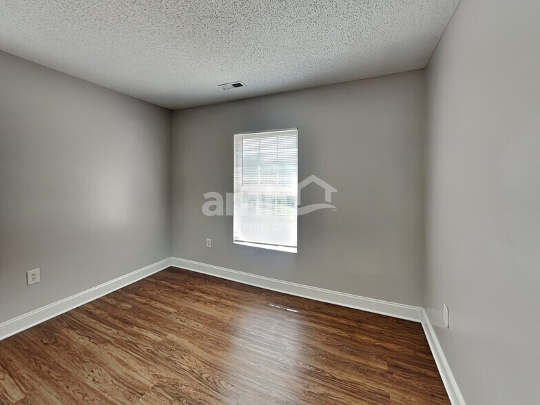 Building Photo - 312 Lameshur Ln