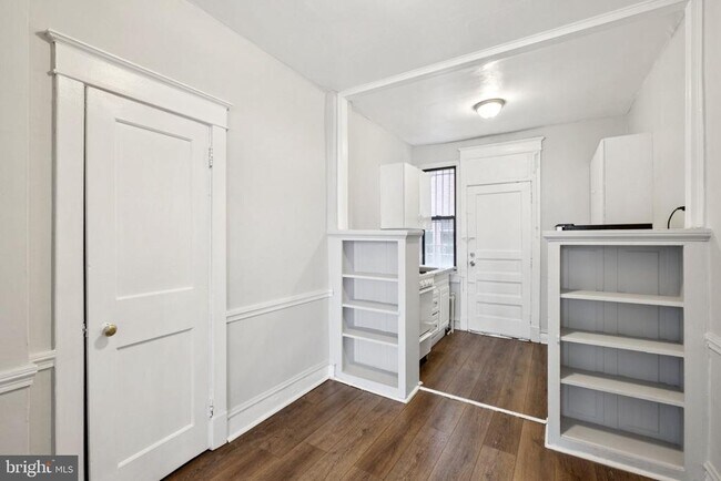 Building Photo - 7250 Chestnut St