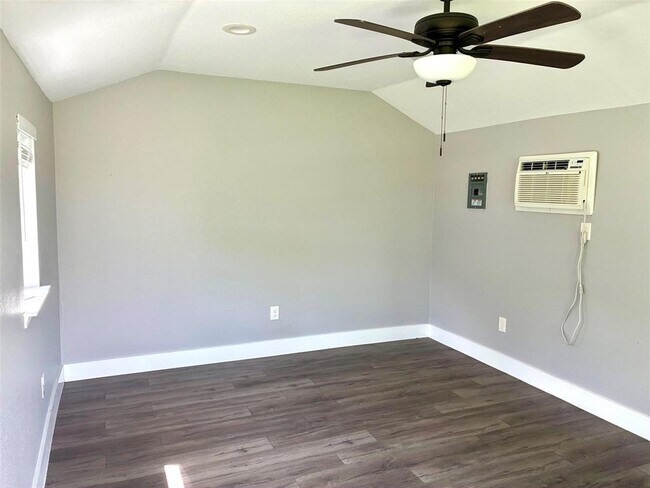 Building Photo - 1212 Leah Ln