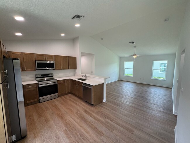 Building Photo - Available 7/1/2025 Brand New 3 bedroom 2 b...