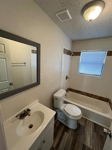 Building Photo - 1321 Woodcrest Dr