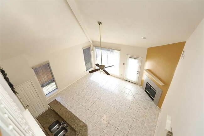 Building Photo - 10511 N Shadowdale Dr