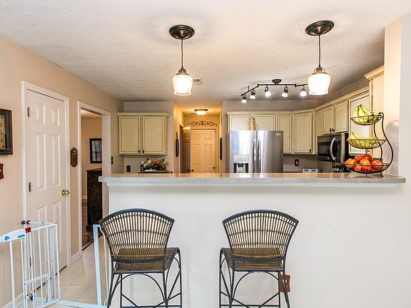 Building Photo - 3041 Quaker Hill Ln