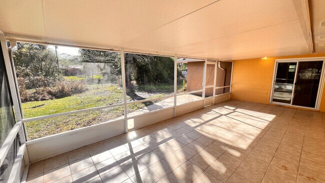 Building Photo - Beautiful 4 Bedroom 2 Bath Home!