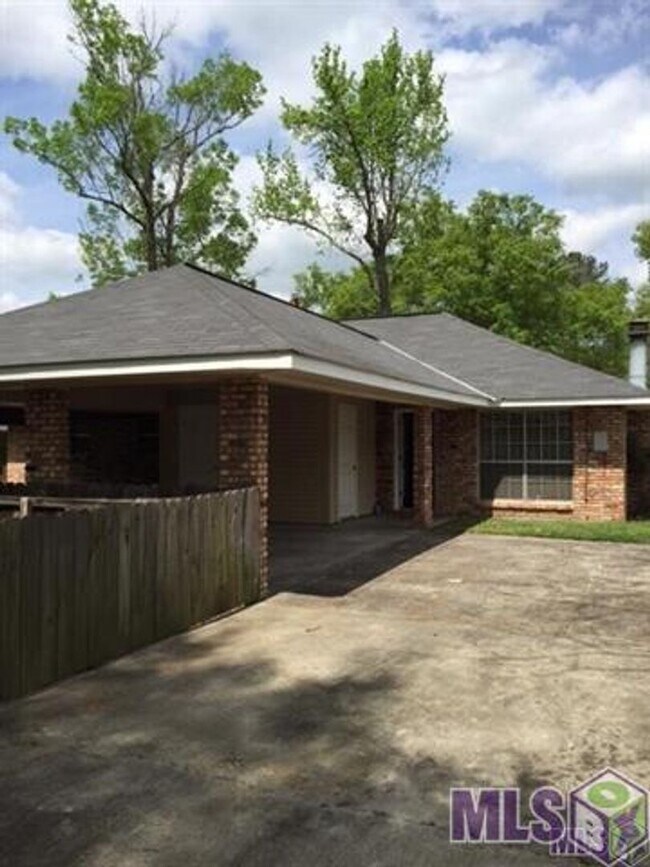 Building Photo - 40111 La Rochelle Rd